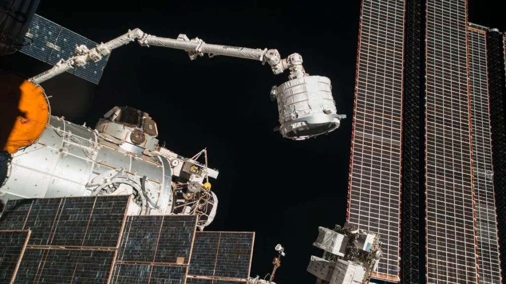 NASA, for the time being, is unable to move the space station's large robotic arm 1 26523207085 7558984d60 k 1152x648 1