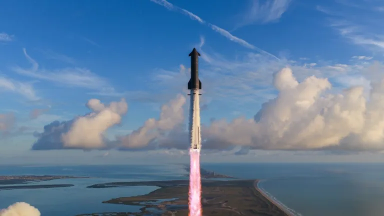 SpaceX's Starship goes orbital, deploying first next-gen Starlinks 6 HTU8ja XgAE6GwQ 1152x648 1