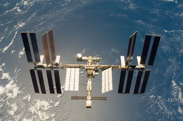 NASA issues long-awaited call to industry for private space stations 1 323069main s119e009662