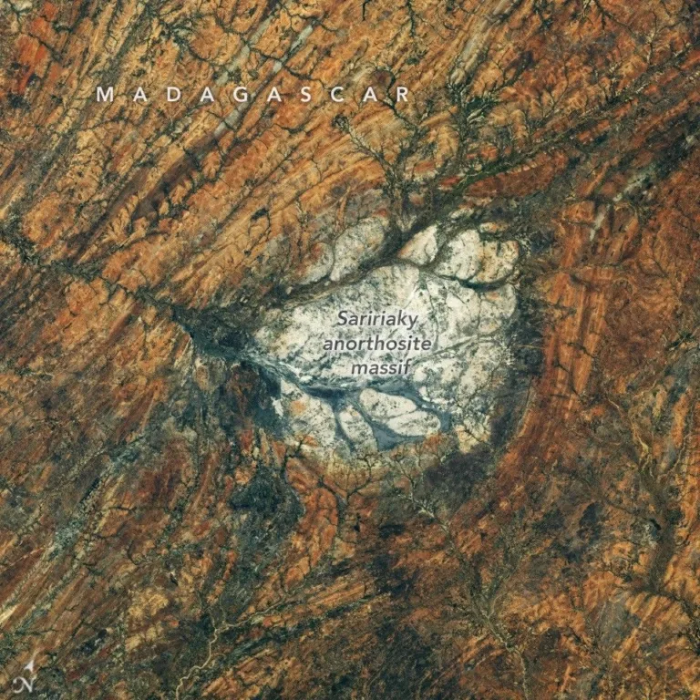 Moon-Like Madagascar 9 ISS075 E 85249