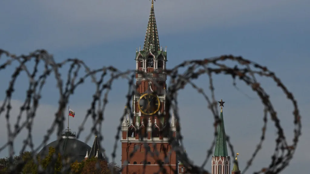 Ukrainian drone strikes knock out three major Yandex data centers in Russia, disrupting digital services nationwide. 1 Kremlin with barbed wire 1152x648 1