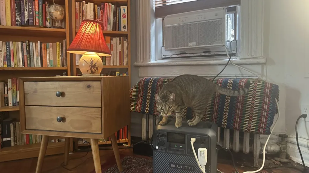This startup pays NYC residents to run air conditioners on free batteries 1 image2 1152x648 1